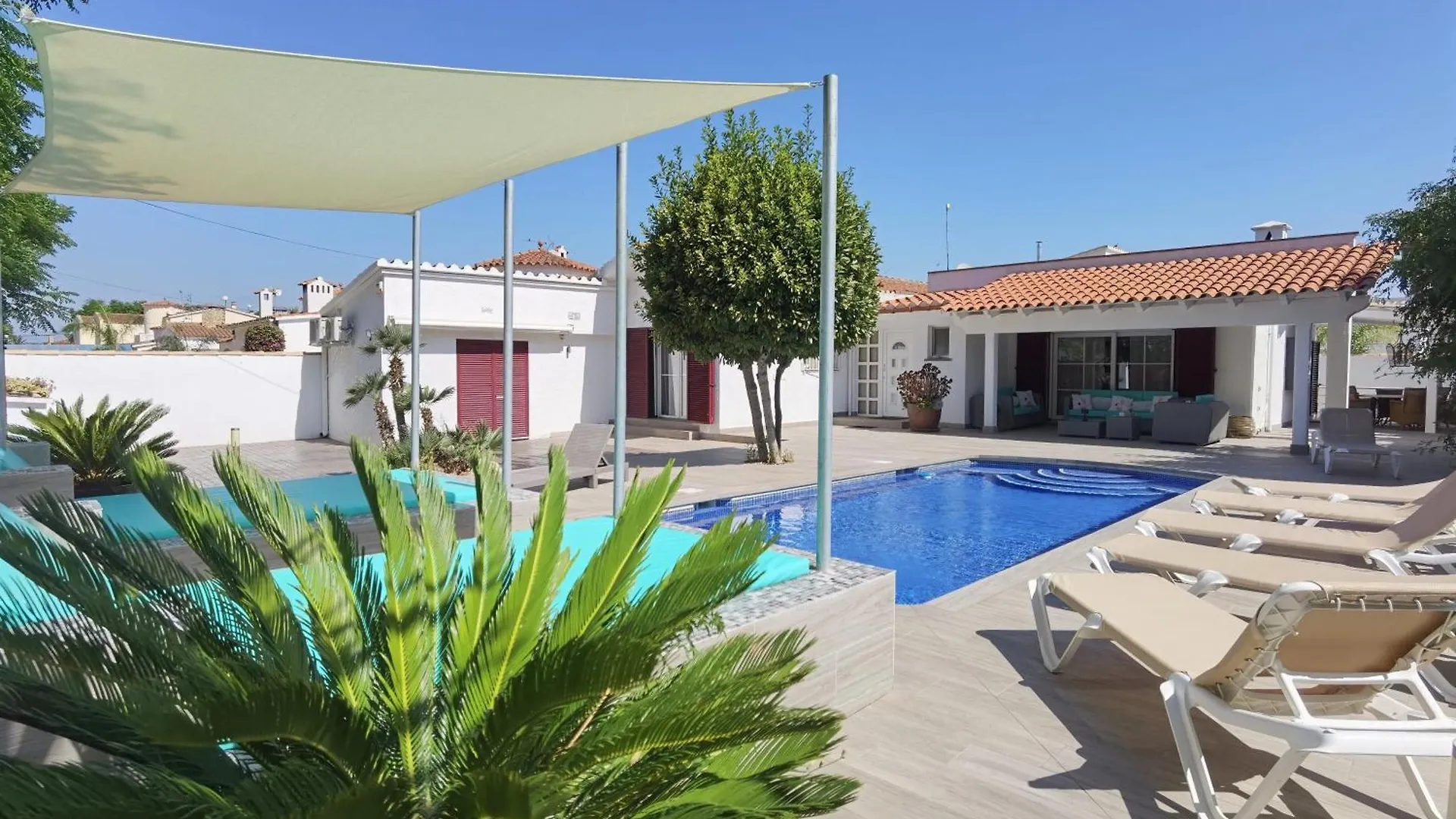 Leon Inmo Villa Arisha - 10009 Empuriabrava